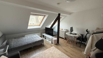 NIPPESSO! Charmante Altbauwohnung über den Dächern von Nippes. An der alten Rösterei.