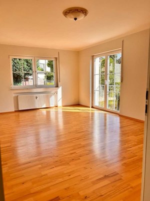 Geschmackvolle, exclusive 3,5-Zimmer-Wohnung mit lux. Innenausstattung, Balkon und EBK