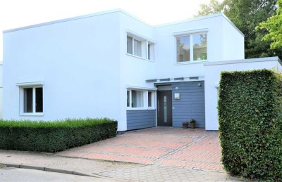 Viel Platz und viel Potential ! Saniertes Haus mit Garten in Rissen
