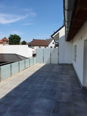 Schöne 3 zimmer mit EBK großer Sonnenterrasse und Keller