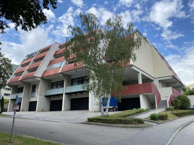 Neu renovierte 4-Zimmer-Wohnung mit zwei Balkonen