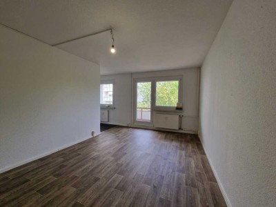 Endlich raus von Zuhaus? 1 Zimmer mit Balkon & Dusche wartet!