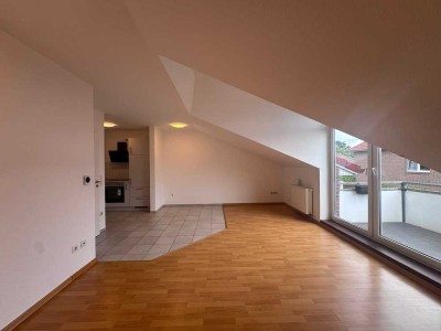 Komplett renovierte 3 Zimmer DG-Wohnung zu vermieten