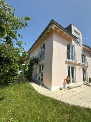 Wunderschönes, freistehendes Einfamilienhaus - Familie und Arbeit unter einem Dach.