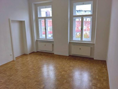 Heller 2 ZIMMER-Altbau, neuwertige Einbauküche, Bad mit Dusche und WC, direkt am Jakominiplatz!