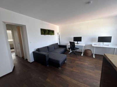 [2 Jahre befristet] Zentrale, ruhige Wohnung im 5. OG mit Aufzug und Balkon in München Maxvorstadt