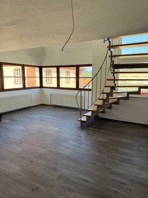 Erstbezug nach Sanierung mit Einbauküche: Schöne 3-Raum-Maisonette-Wohnung mit geh. Innenausstattung