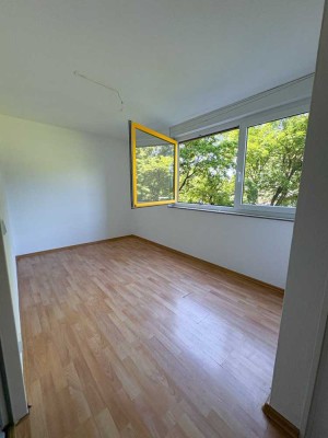 Attraktive 3,5 Zimmerwohnung mit 2 Balkonen und Tiefgaragestellplatz