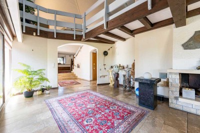 Individuelles Architektenhaus in ruhiger Wohnlage mit Schwimmbad & großem Grundstück