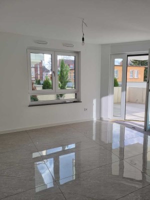 Exklusive 4-Zimmer-Traumwohnung mit luxuriöser Ausstattung, Balkon und Tiefgaragenplatz