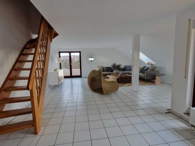 Helle 5-Zimmer Wohnung mit Dachterrasse und Balkon