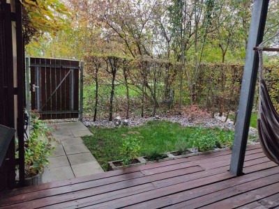 Helle, sonnige 4-Zimmer-Wohnung mit Tiefgaragenstellplatz und zwei einladenden Terrassen.