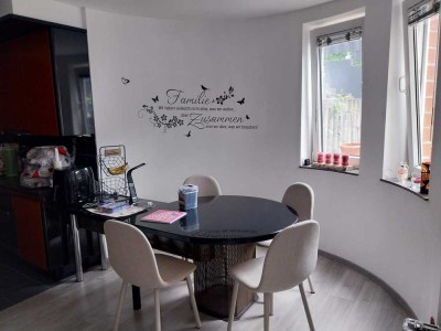 Freundliche und gepflegte 2-Raum-Wohnung mit gehobener Innenausstattung mit Balkon und EBK in Aachen