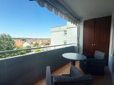 Helle 3-Zimmer-Wohnung in zentraler Lage mit Aufzug, Balkon, Einbauküche und PKW-Stellplatz