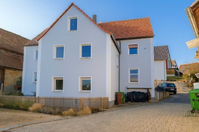 Helle Obergeschosswohnung in Lauf/Simonshofen – saniertes Haus, bezugsfrei und flexibel gestaltbar