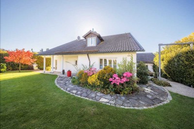 ++ Traditionelle VILLA trifft familiegerechte MODERNE! 240qm Wfl, sep. ELW & PARKGRUNDSTÜCK!
