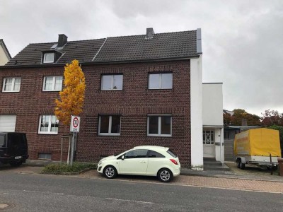 Charmantes Stadthaus mit Wintergarten, großer Halle und Garten in Top-Lage von St.Tönis