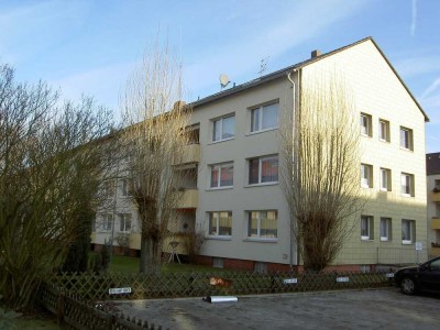 SCHÖN HIER ZU WOHNEN -modernisierte und gut aufgeteilte  2-Zimmer-Wohnung mit Bad mit Fenster
