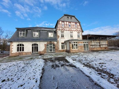 EXKLUSIVES WOHNEN IM ALTEN BAHNHOF!!! Attraktive 2- Zimmerwohnung  mit Terrasse