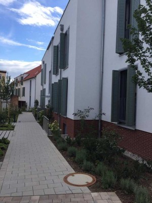 Barrierefreie 3 Zi. Whg. mit EBK, 2 Terrassen und Gartenanteil von privat