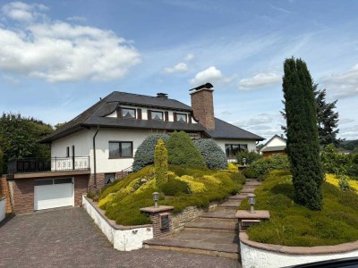 **Exklusives, großzügiges Einfamilienhaus mit Schwimmbad in der Eifel**