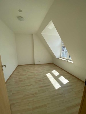 ***Wunderschöne 2-Zimmer Dachgeschosswohnung im Altbau***