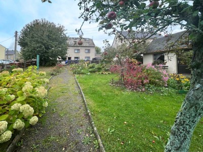 Gemütliches Zweifamilienhaus mit Garten in Börnichen