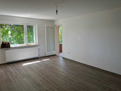 Für Ihre Familie: geräumige 3-Zimmer-Wohnung mit Balkon, frisch saniert