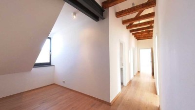 Moderne, sanierte Eigentumswohnung mit ca. 131 m² in historischem Ambiente- Stilvoll und barrierefre