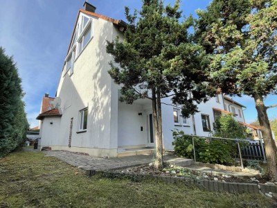 Wunderschönes, sonnendurchflutetes Reiheneckhaus mit großem Garten in bester Wohnlage von Weiherhof