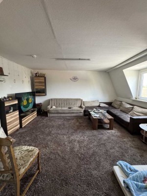 Großzügige 4-Zimmer-Dachgeschosswohnung in zentraler Lage von Itzehoe