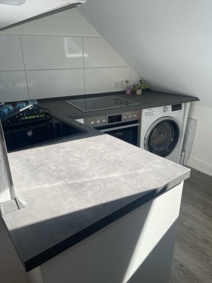 Attraktive kleine 2 Zimmer Dachgeschoss-Wohnung in Köln-Flittard