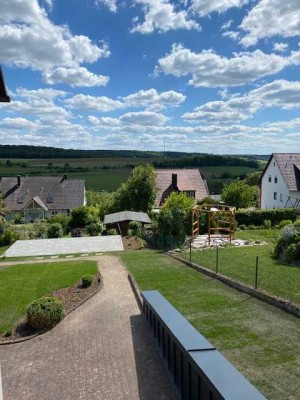 Erstbezug nach Sanierung mit Balkon: Schöne 4-Raum-Erdgeschosswohnung mit geh. Innenausstattung