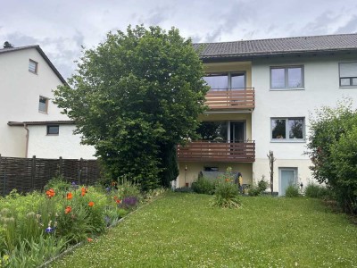Helle Doppelhaushälfte mit Garten + Garage
