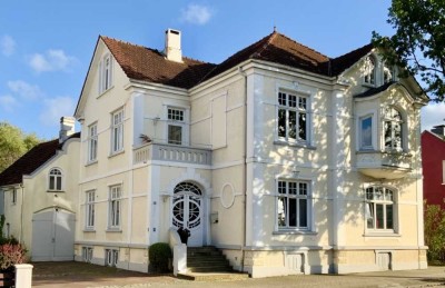 Helle Altbauwohnung in Jever mit 161 m², Gartennutzung, Einbauküche