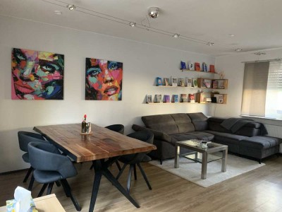 Ab 01.11: Stilvolle 2-Zimmer-Maisonette-Wohnung mit Balkon und EBK in Niedernhausen (Königshofen)