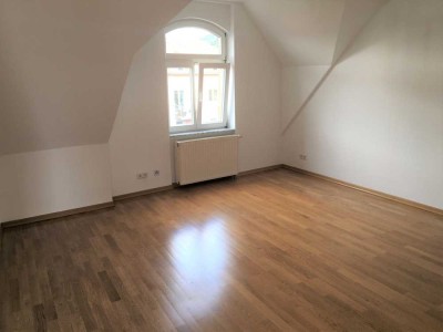 Luxuriöse, vollständig renovierte 3 ½-Zimmer-Maisonette-Dachgeschoßwohnung mit herrlichem Fernblick