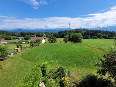 Wohnhaus mit großem Baugrund in sonniger, ruhiger Aussichtslager!