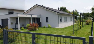 Modernes Einfamilienhaus (KfW 55) - Wohnen auf einer Ebene mit großem Garten