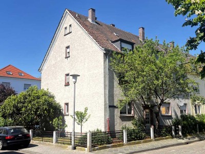 Kernsanierte 3-Zimmer-Wohnung in gesuchter Wohnlage mit Garage, Dachspeicher - frei werdend
