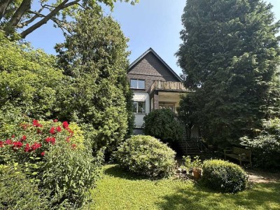 Zweifamilienhaus mit Einliegerwohnung und Traumgarten in Bonn-Ippendorf