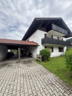 1 Zimmer DG Wohnung mit Einbauküche ab 01.07.2025 in Oberstaufen-Konstanzer zu vermieten