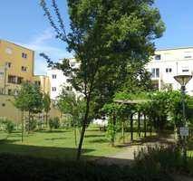 2,5 Zimmerwohnung mit Balkon in grüner Wohnanlage