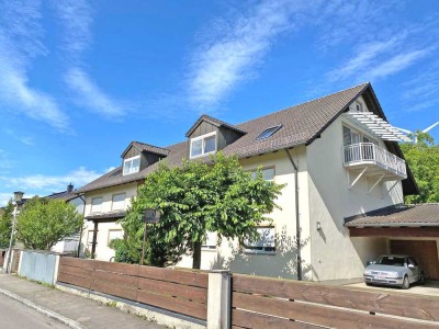 Schöne 3-Zimmer Wohnung mit großer Wohnküche und Balkon / WG-geeignet !