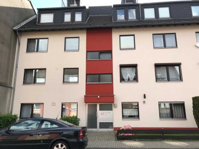 Exklusive, modernisierte 2-Zimmer-Dachgeschosswohnung mit geh. Innenausstattung, Balkon und EBK