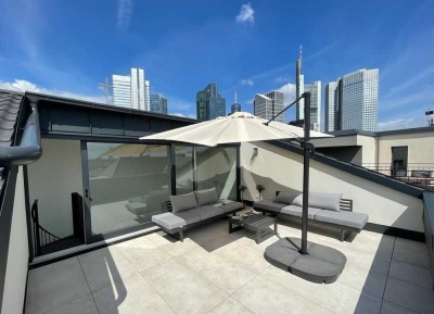 Stilvolle Wohnung in kernsaniertem Altbau mit Balkon und Dachterrasse