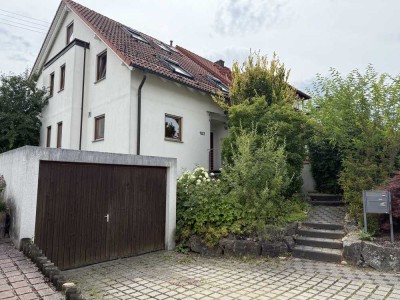 Ruhige Familienoase mit Garten & 5 Schlafzimmern – Doppelhaushälfte in Weil im Schönbuch