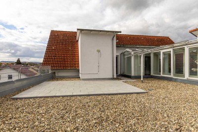 Hochwertige 3-Raum-Penthousewohnung mit gehobener Innenausstattung mit EBK in Kirchheim am Neckar