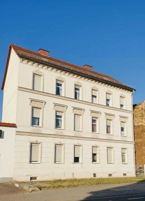 Mehrfamilienhaus in Delitzsch, zentrale Lage, 6 Mietparteien