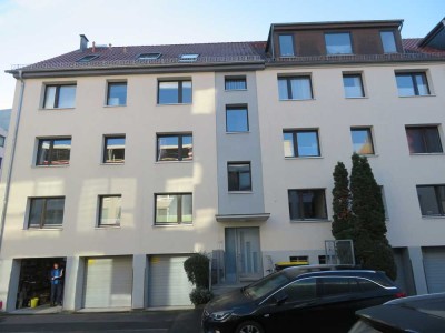 *H.-Südstadt* helle 3-Zi.-Whg. mit EBK u. Balkon-Terrasse.